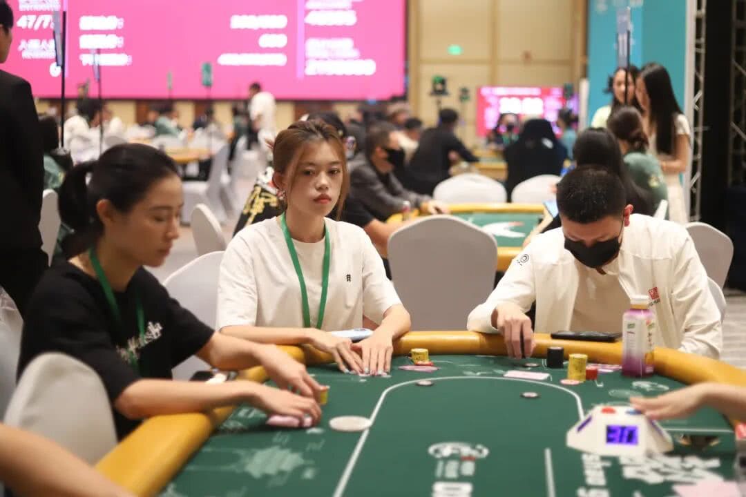 【EV扑克】DXPC丹霞杯第二日 | 主赛事战火燃起,Day1A组79人激战,张智强率17人突围,晋级第二轮