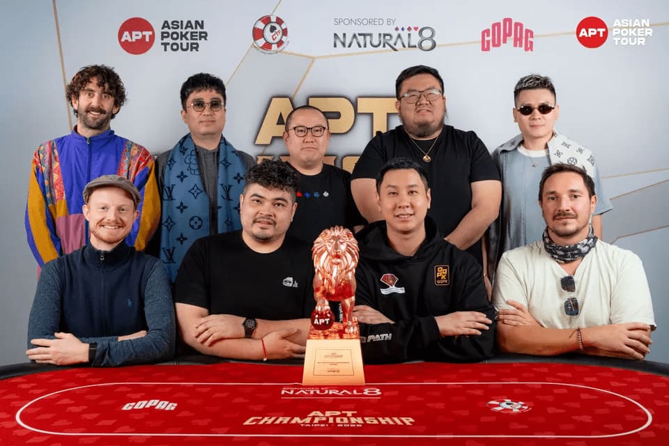 【EV扑克】2025APT冠军赛|爱尔兰选手Toby Joyce问鼎豪客冠军赛,斩获 APT 赛史主赛之外最壕赛事冠军奖金!