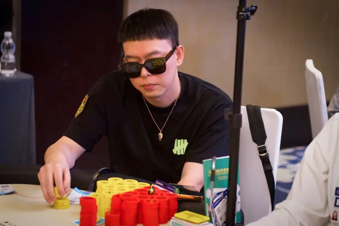 【EV扑克】CPG三亚大师赛｜泡沫破裂！胡成旭、陈圣与主赛136人奖励圈擦肩而过，张志191.1万记分牌领衔92人晋级下一轮