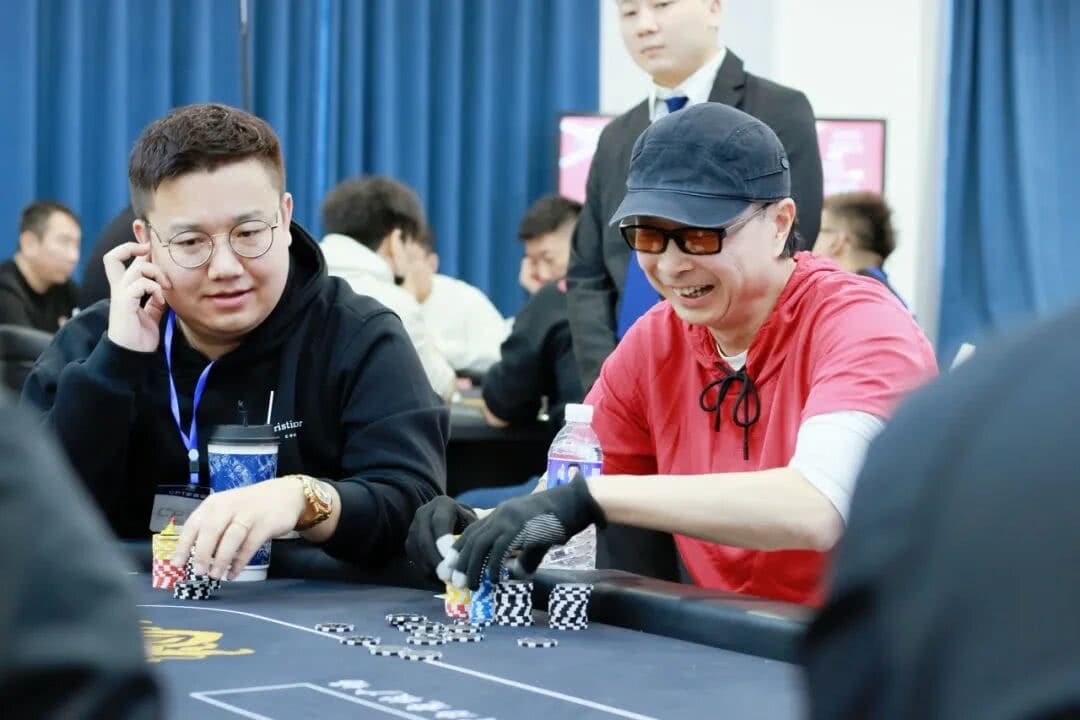 【EV扑克】2026CPT第五日 | 紫荆山海杯主赛首轮战罢，总参赛444人次，100人晋级第二轮！张毅获D组CL