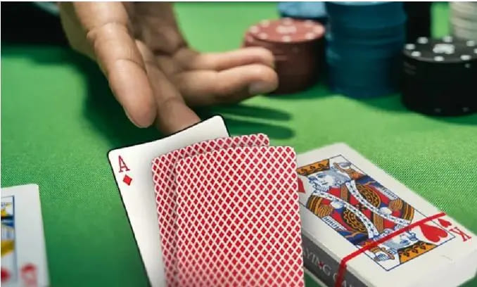 【EV扑克】实时辅助眼镜、作弊宝典……扑克玩家的“硬核”新年礼物清单来了！