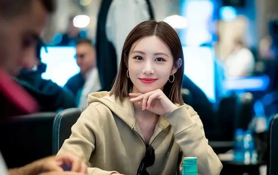 【EV扑克】从上海白领到中国排名第一女牌手,她只用了2年!