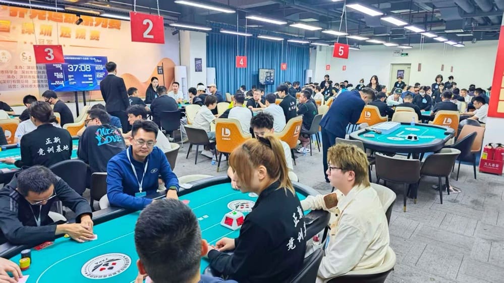 【EV扑克】第一届山海杯鲲鹏系列赛｜主赛A组吸引163人次参赛30人晋级，李磊积累39.2万计分牌再度登顶CL位置！美女陈小小加冕开幕赛女王宝冠！