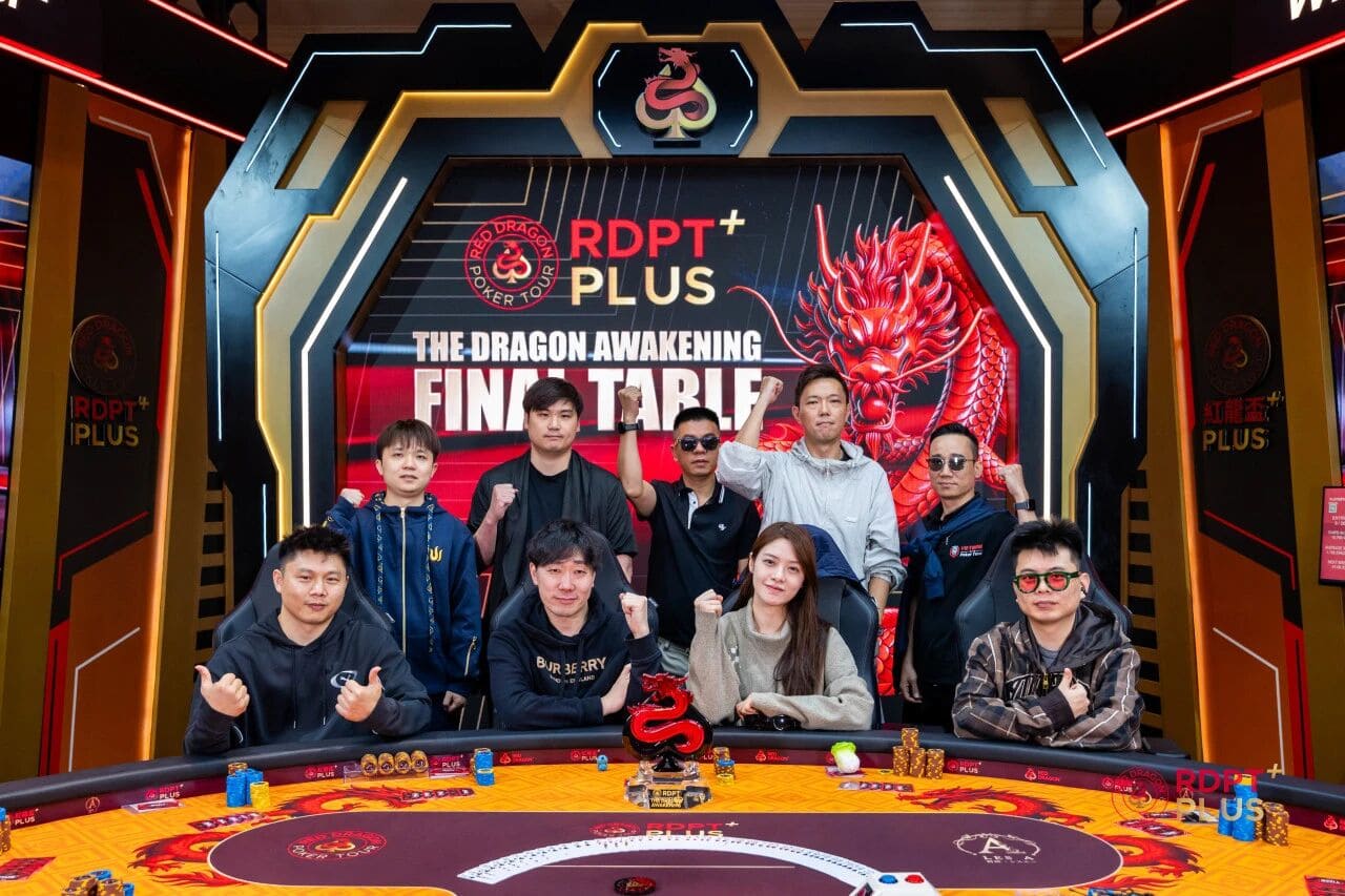 【EV扑克】2026红龙杯PLUS｜首赛即登顶！蔡炜珏倒数第二记分逆袭斩获神龙觉醒开幕赛冠军，赢系列赛首件冠军夹克！