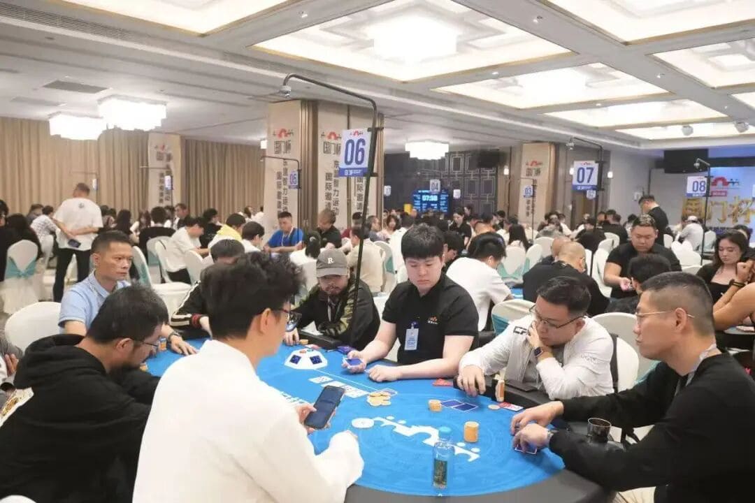 【EV扑克】第三届国门杯首日 | 回馈赛暖场，开幕赛双组齐发共155人次参赛，20人晋级第二轮，魏川，左皓文分获A/B组CL