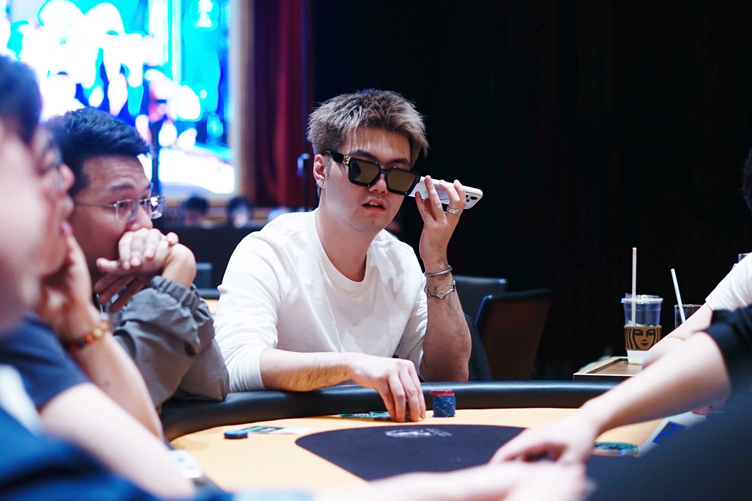 【EV扑克】TLPT济州岛站｜主赛B组171人次火爆对战剩余26人晋级！Bai Yunpeng狂揽超80万计分笑傲全场！YIMING LEE斩获巡游豪客赛王冠！